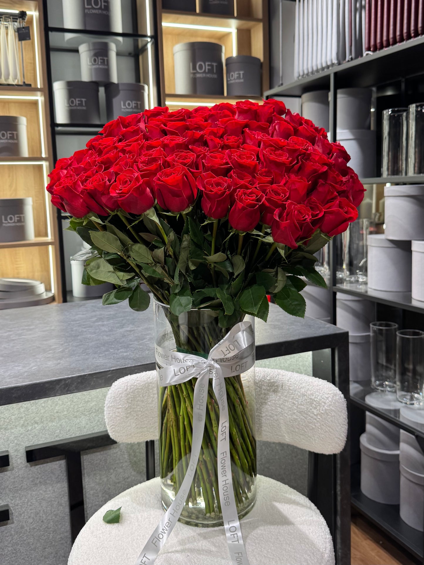 Rosas rojas + jarrón