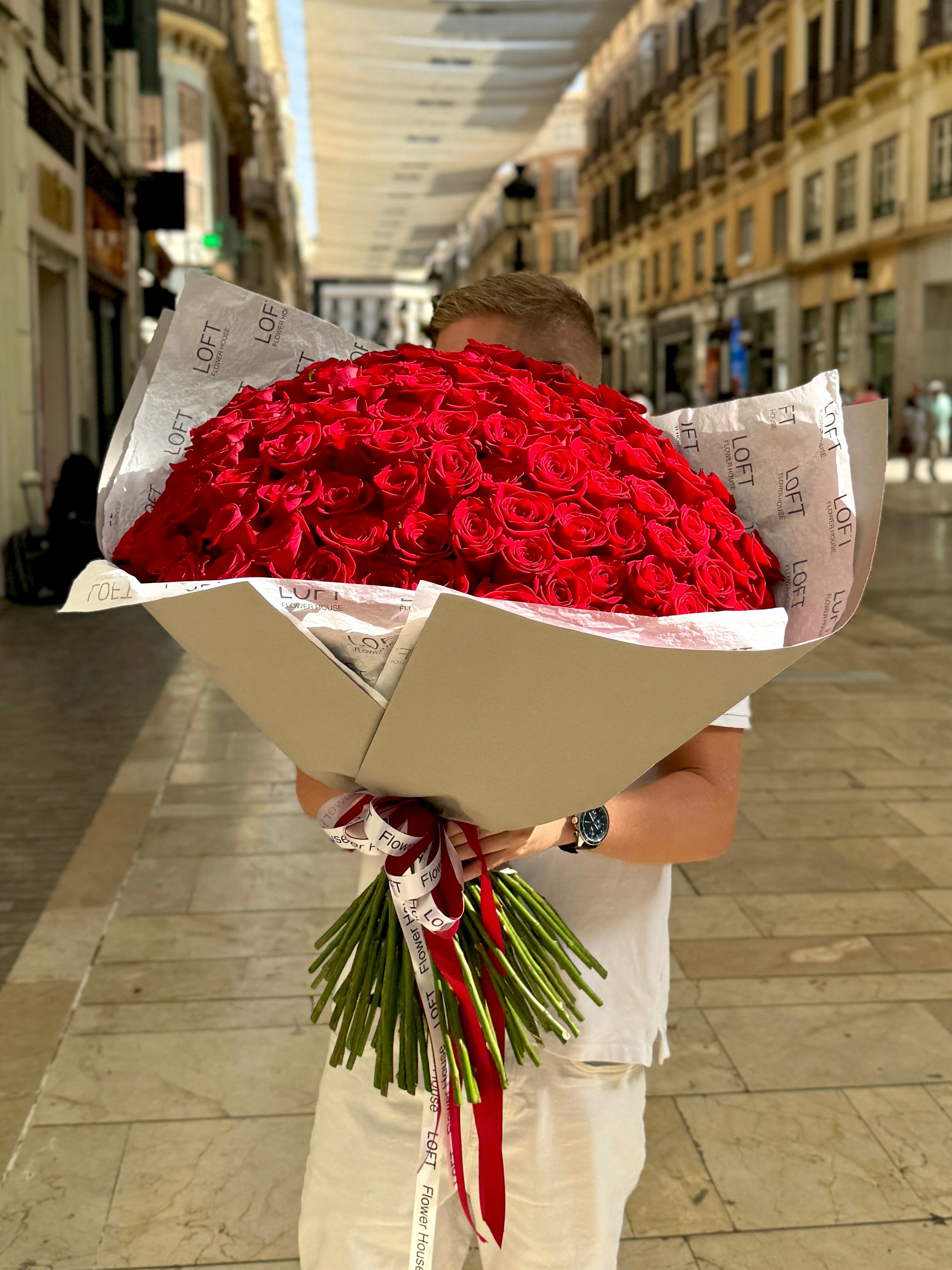 101 Premium Roses - Flower Delivery in Málaga – LOFT Flower House