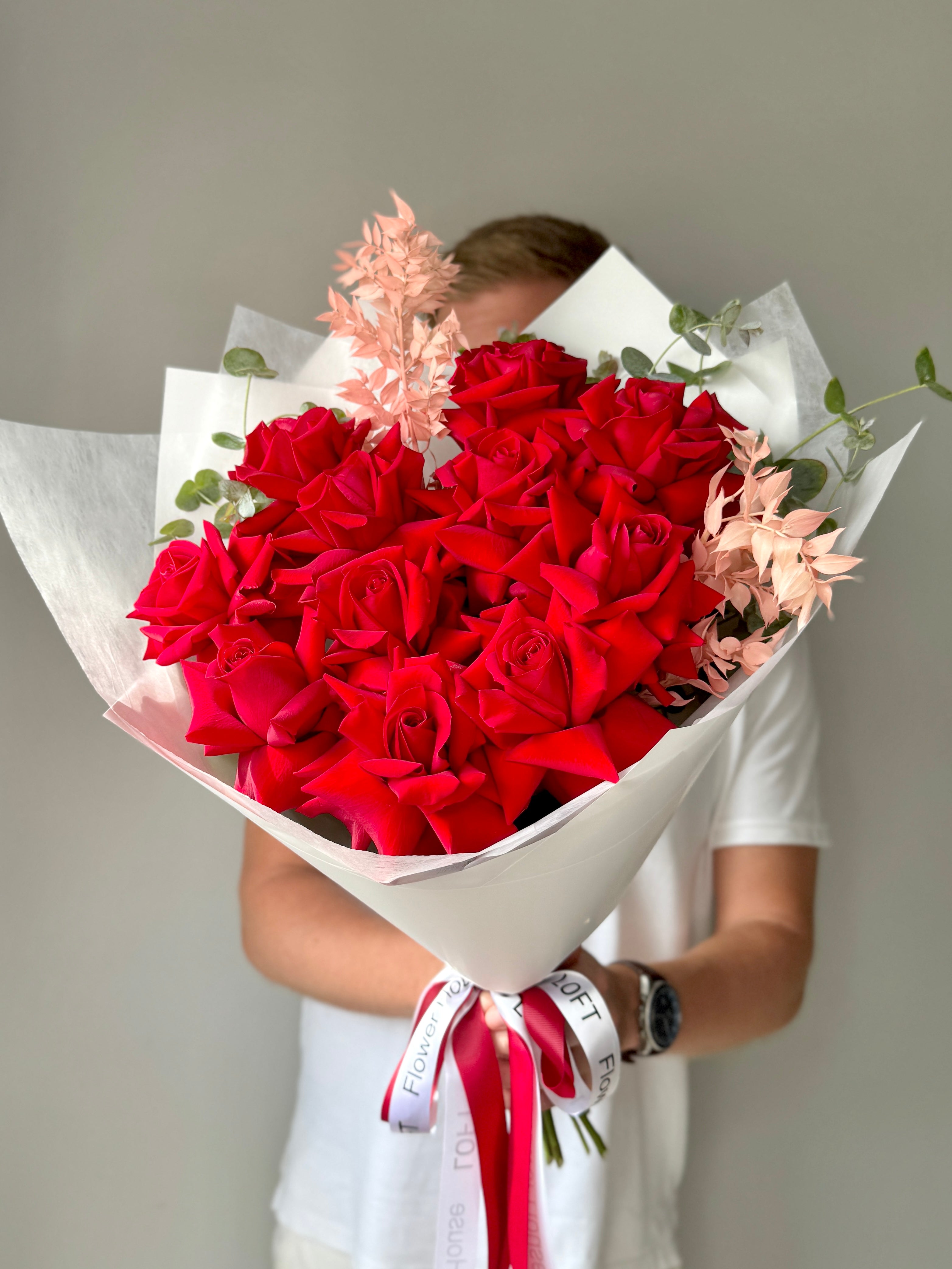 11 French Red Roses with Preserved Ruscus - Flower Delivery in Malága ...