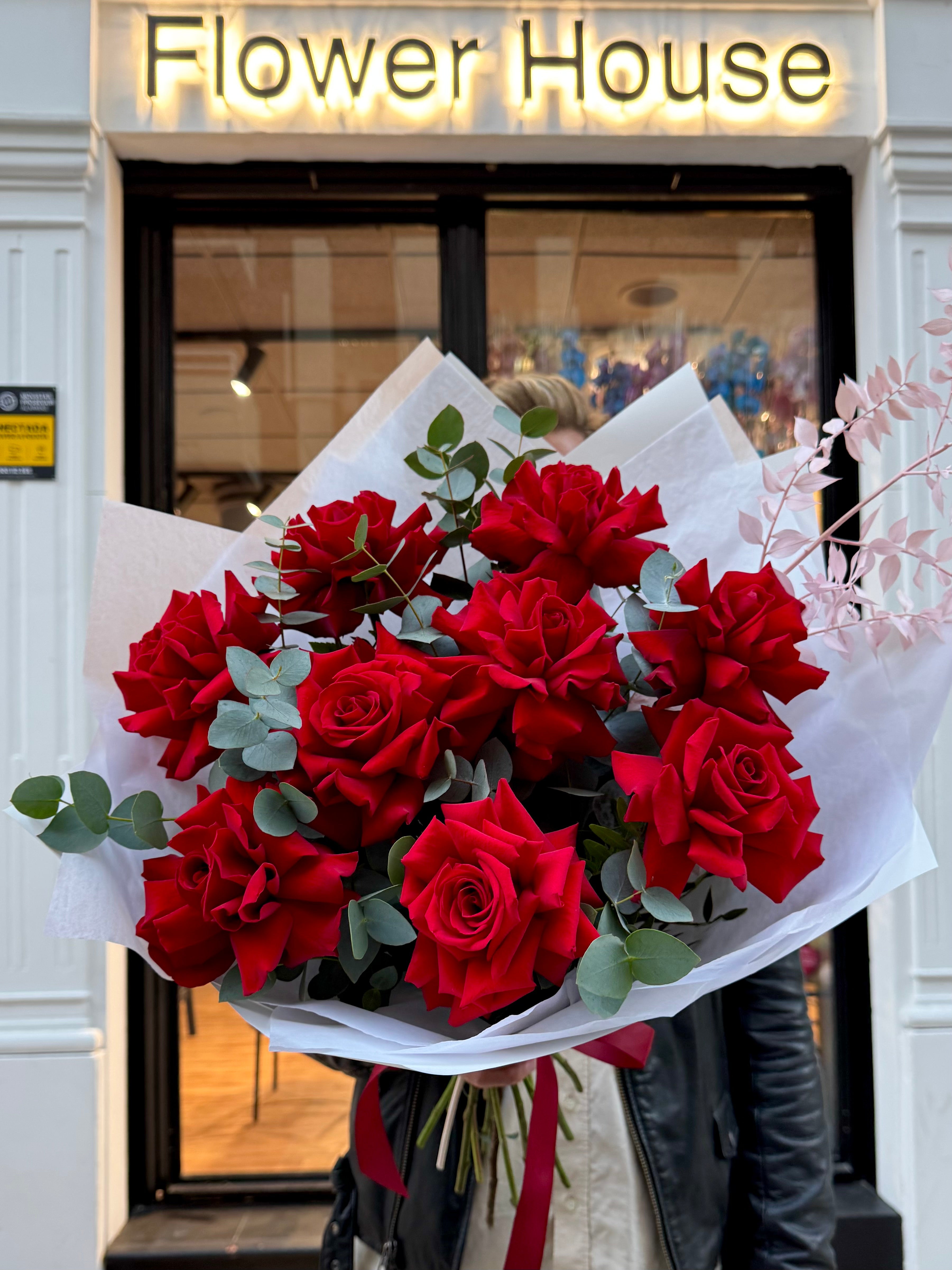 9 French Red Roses - Flower Delivery in Malága – LOFT Flower House