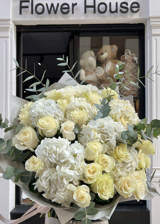 Pure Affection - Roses & Hydrangeas