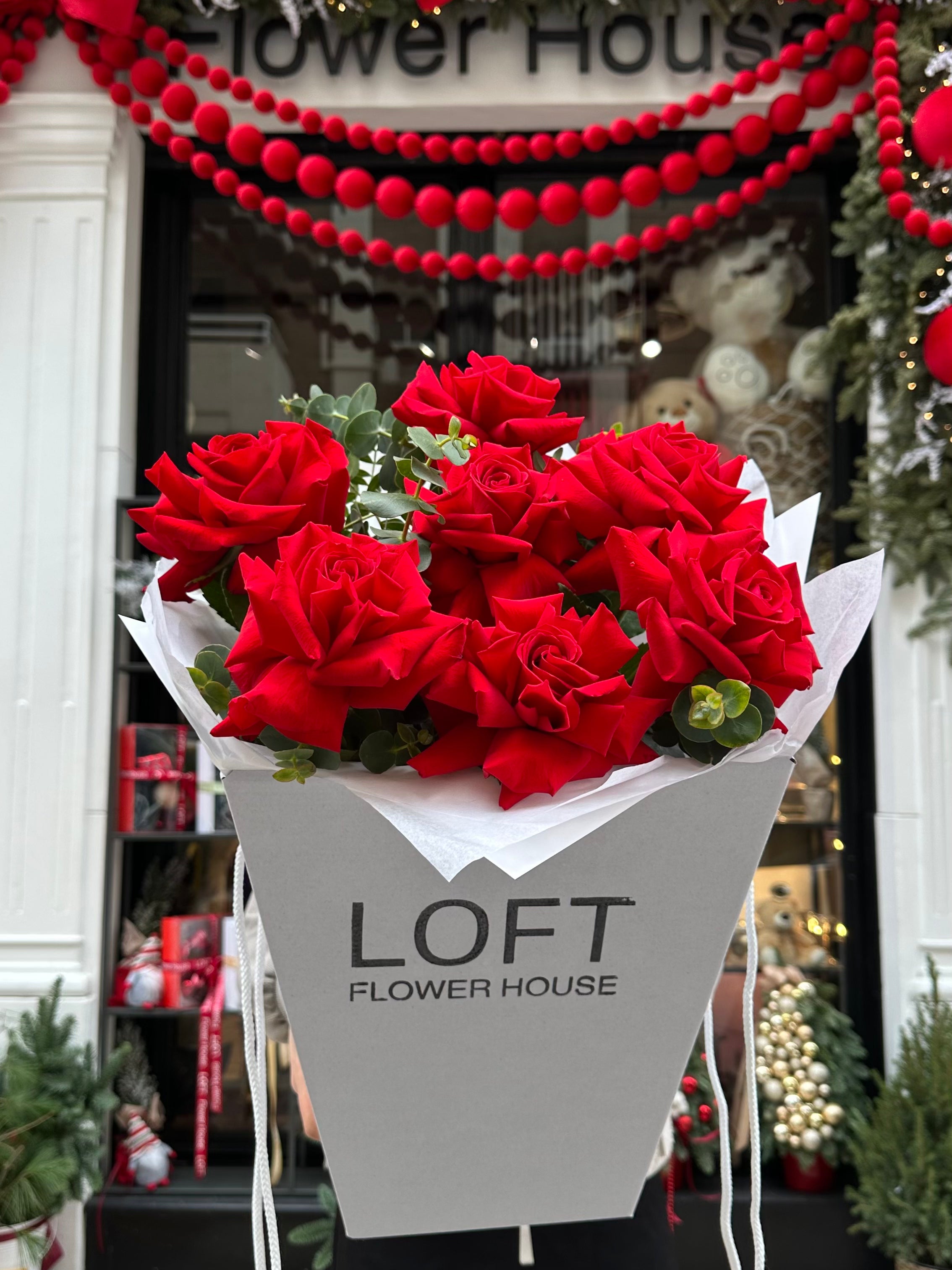 7 French Red Roses - Flower Delivery in Malága – LOFT Flower House
