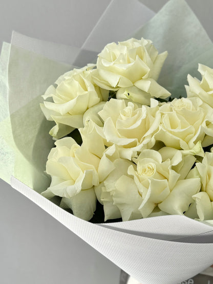 9 White French Roses