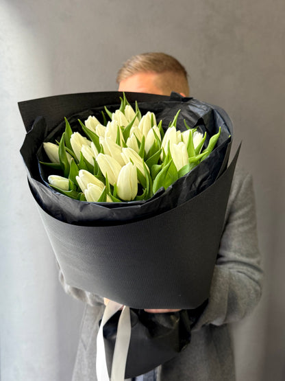 25 White Tulips