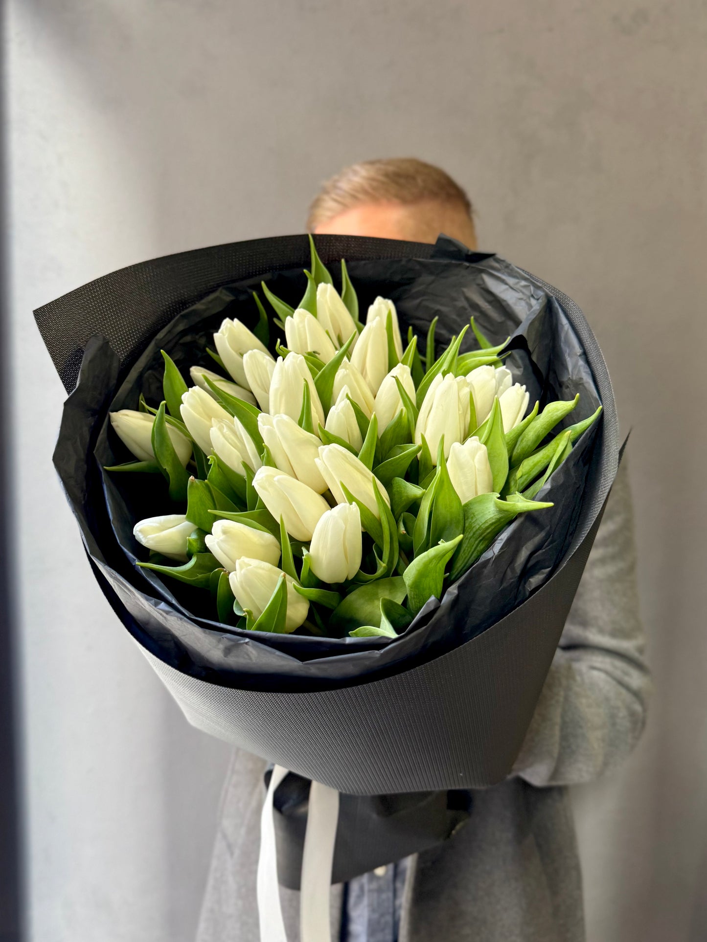 25 White Tulips