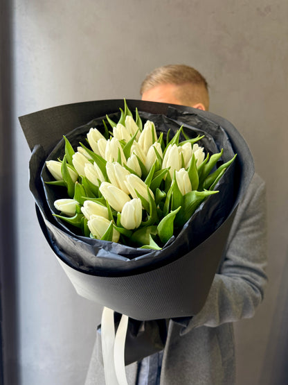 25 White Tulips